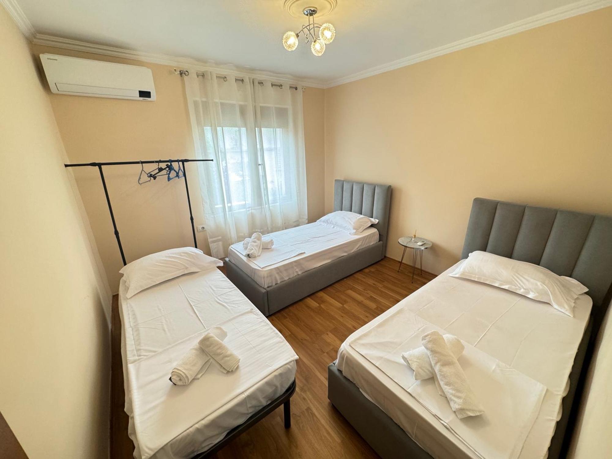 Skanderbeg Square Apartment 02 Тирана Екстер'єр фото